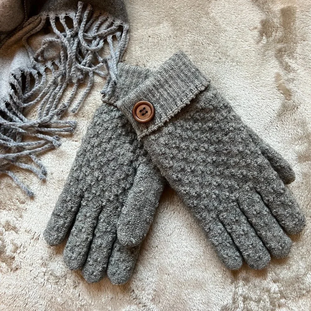 Women’s Winter Warm Gloves Fleece W/ Button Details in Gray